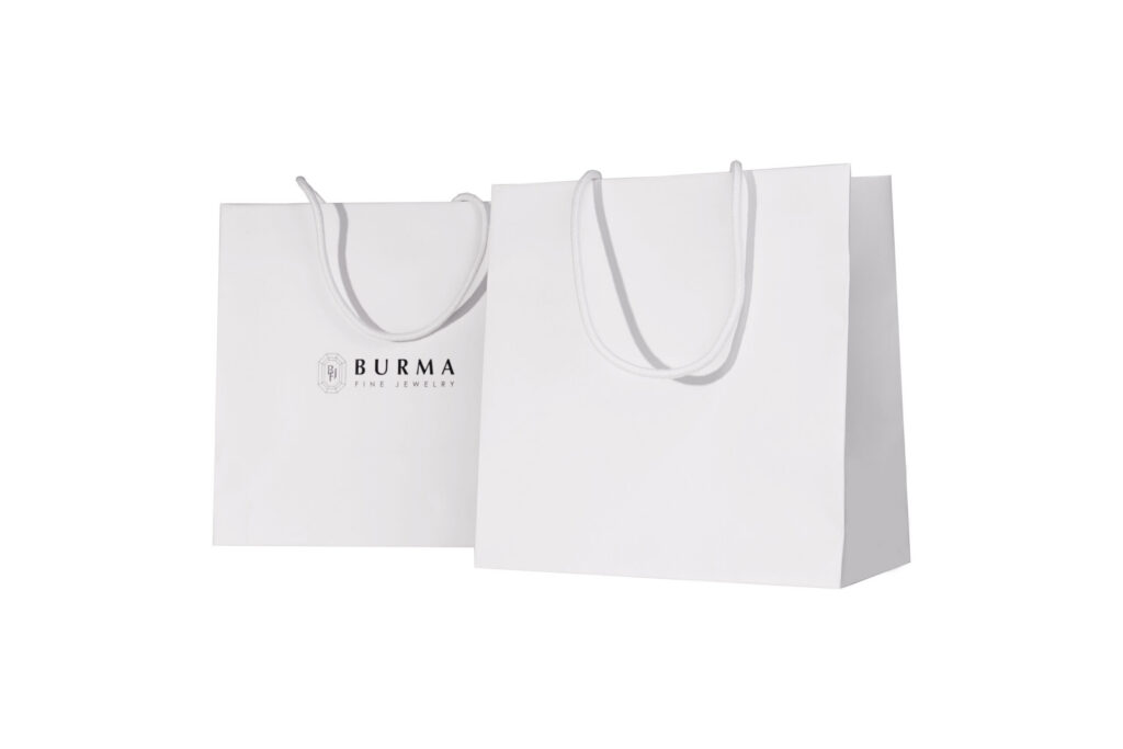 白いギフト用手提げ紙袋の製品写真